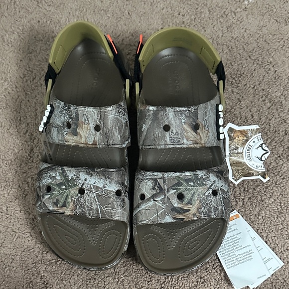 CROCS x RealTree Camouflage Sandals with Olive and Black Accents - Picture 1 of 5